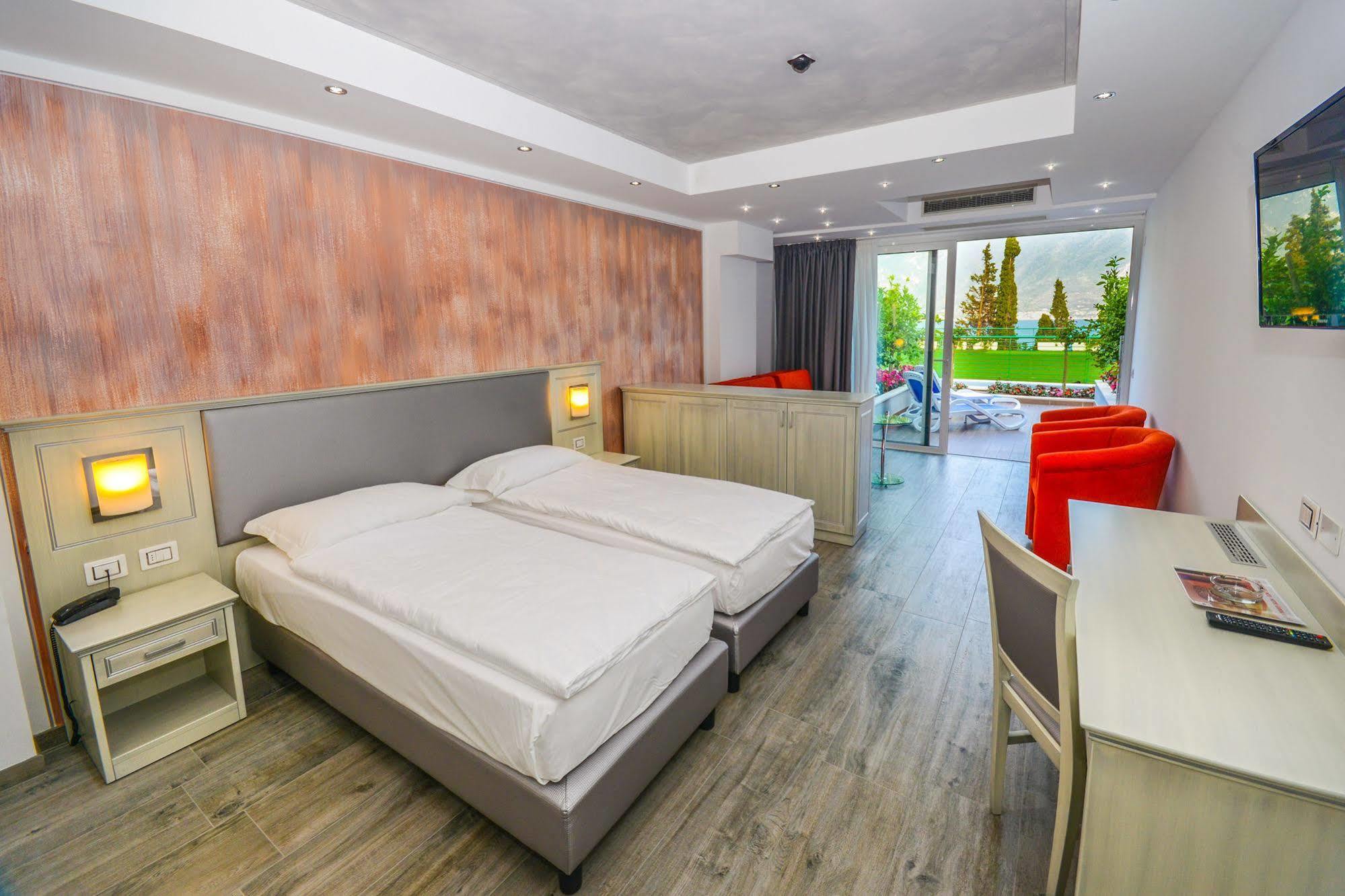 Garda Suite Hotel (Adults Only) ليمونِ سول غاردا المظهر الخارجي الصورة